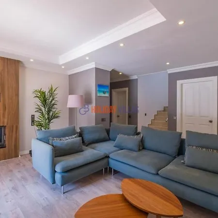 Villa Platinum 2 *